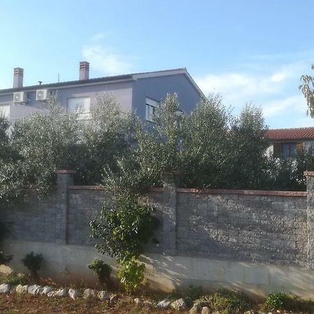 Apartman Ki Apartment Pula Bagian luar foto