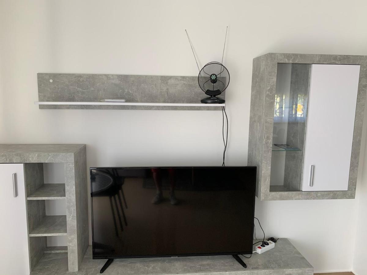 Apartman Ki Apartment Pula Bagian luar foto