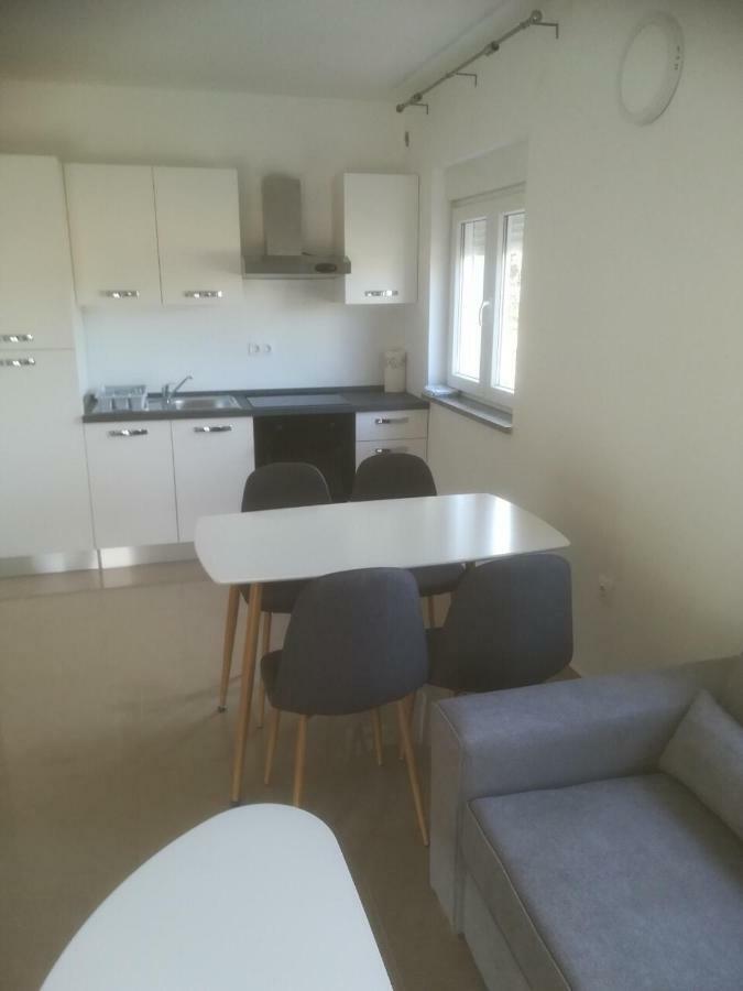 Apartman Ki Apartment Pula Bagian luar foto