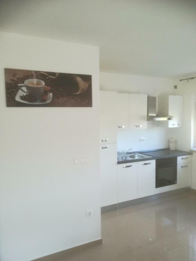 Apartman Ki Apartment Pula Bagian luar foto