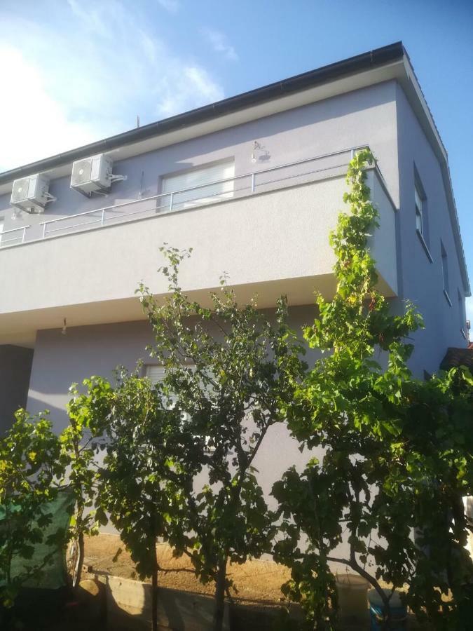 Apartman Ki Apartment Pula Bagian luar foto