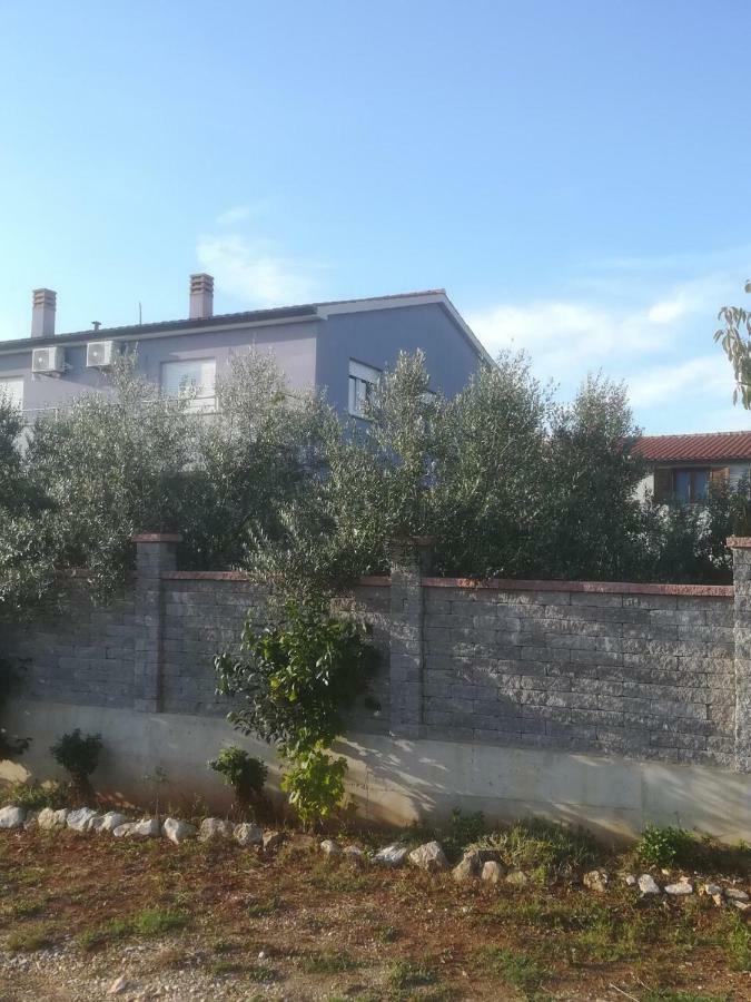 Apartman Ki Apartment Pula Bagian luar foto