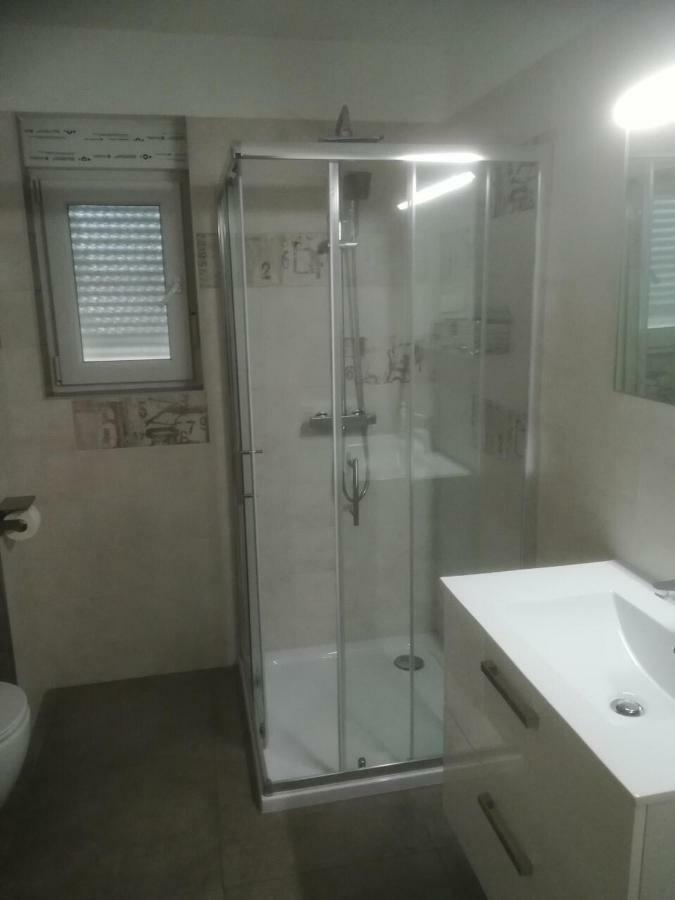 Apartman Ki Apartment Pula Bagian luar foto