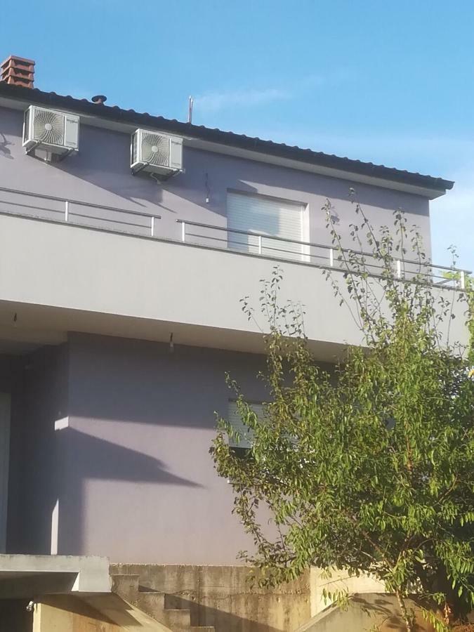 Apartman Ki Apartment Pula Bagian luar foto